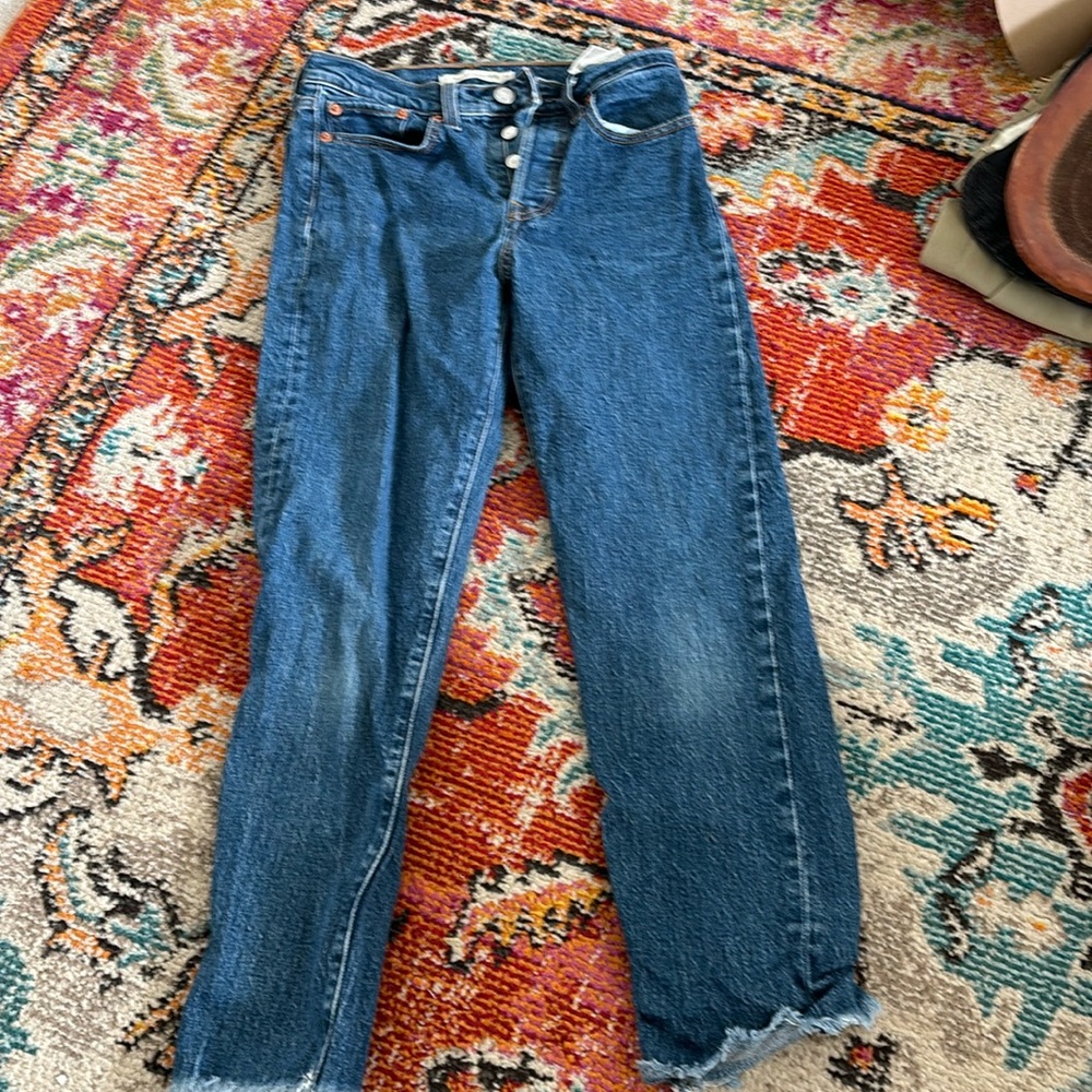 Women’s Levi’s wedgie straight. Dark wash. 24
